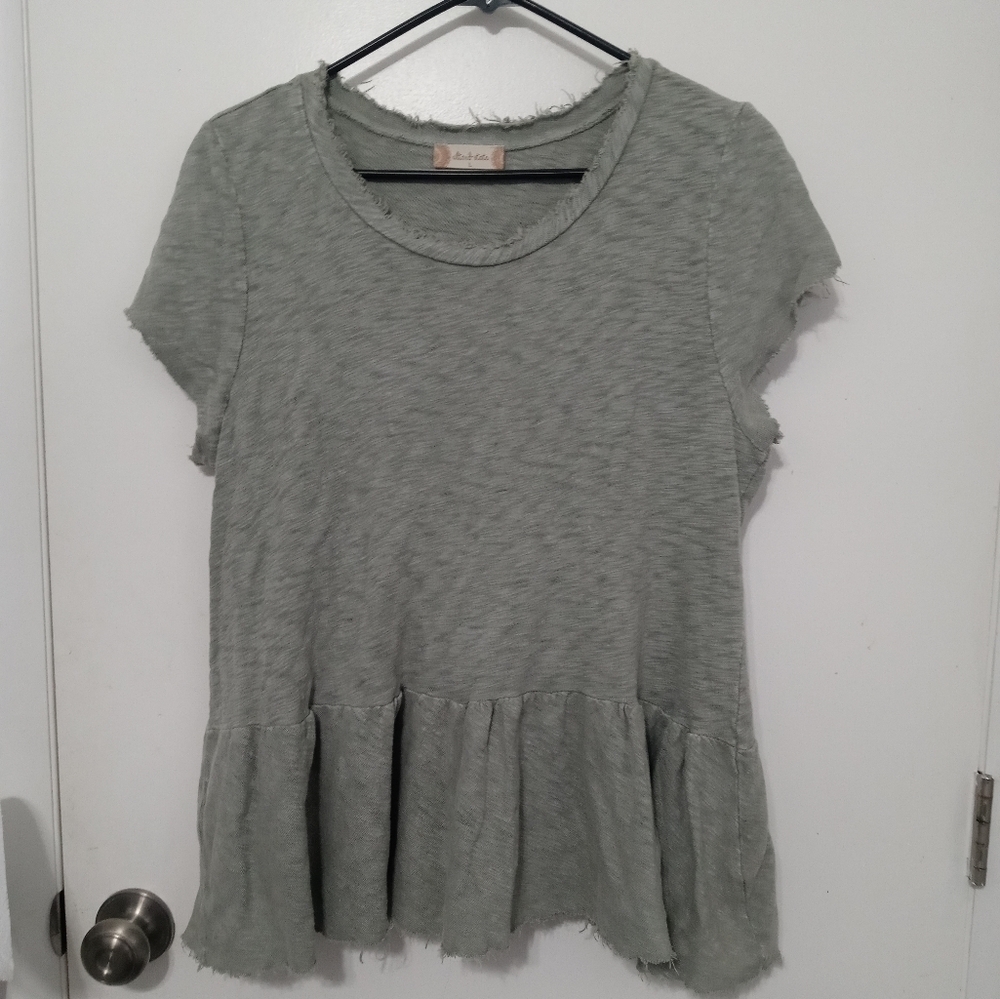 Altar'd State Gray Short Sleeve Pullover babydoll blouse w Ruffles Raw seams L